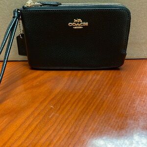 Coach Double Corner Zip Black Wristlet Pebbled Leather Gold Hardware
